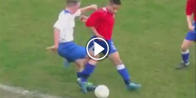 Yediği çalımı 'çaktırmama'ya çalışan futbolcu!