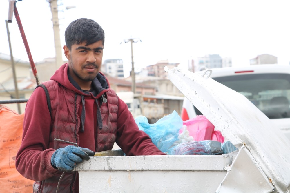 Yediği ceza ekmek parasından alıkoymadı 