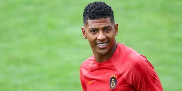 Yediği kabı pisleyen bir futbolcu daha! Bıktık bunlardan... Herkes şaşkınlıkla izliyor