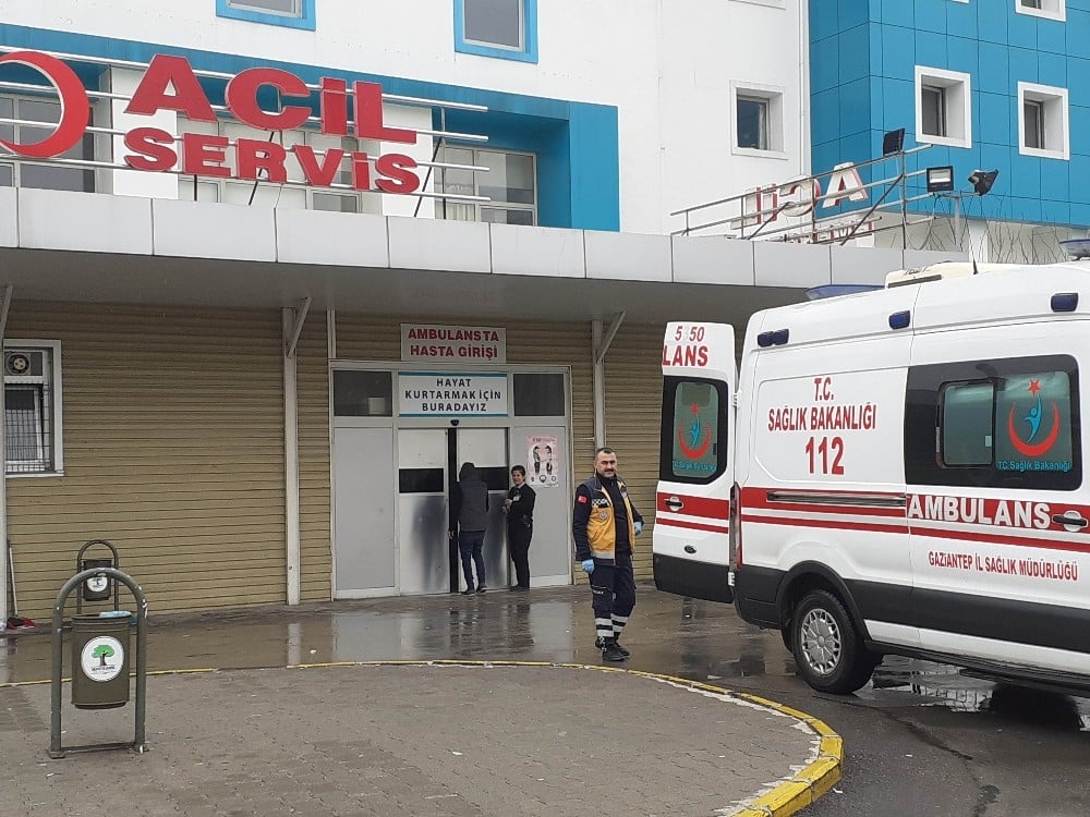Yedikleri yemekten zehirlenen 43 öğrenci ve öğretmen hastaneye kaldırıldı 