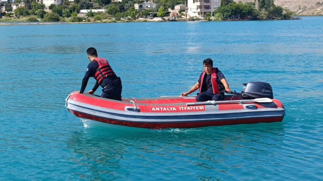 Yeğeninin düşen terliğini almak için baraj gölüne giren çocuktan acı haber!