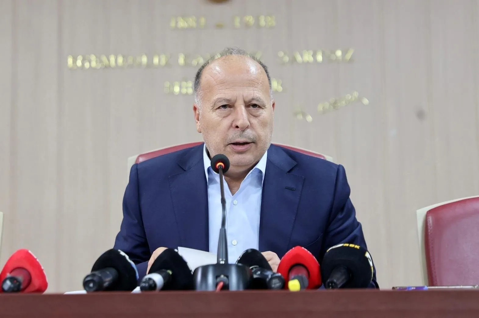 Yeğenlerini belediyeye alan CHP’li başkana tepkiler çığ gibi!