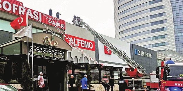 Yelken Plaza’da yangın paniği