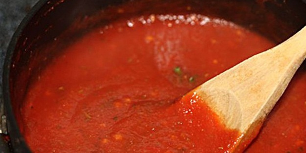 Yemeğin salçası fazla olursa bunu yapın Yemekteki aşırı salça tadını azaltmak için ne yapılır?