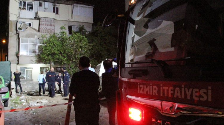 Yemek yerken üzerlerine balkon çöktü: 3 kişi yaralı