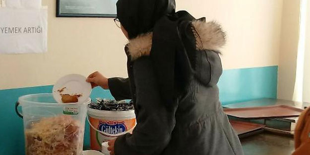 Yemekhanede artan yemekler, hayvanlara gönderiliyor