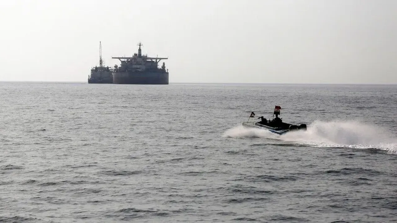 Yemen açıklarında ticari gemi vuruldu