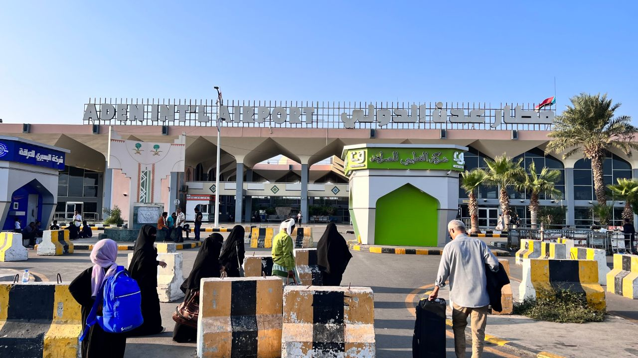 Yemen'de BAE destekli güçler, havalimanını kapattı