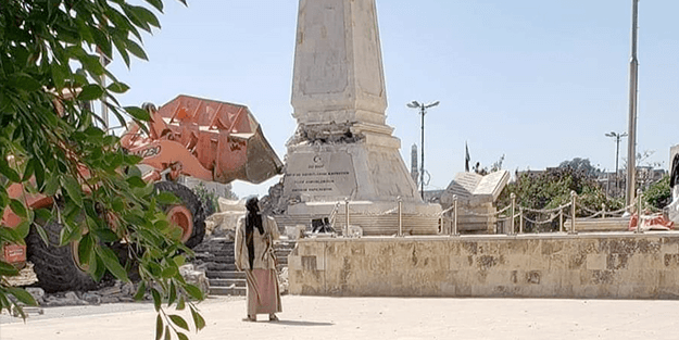Yemen'de İran destekli Şii milisler 'Türk Şehitliği'nde bulunan anıtı yıktı!
