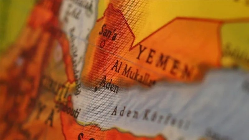 Yemen'de minibüs ile tır çarpıştı: 16 yolcu hayatını kaybetti