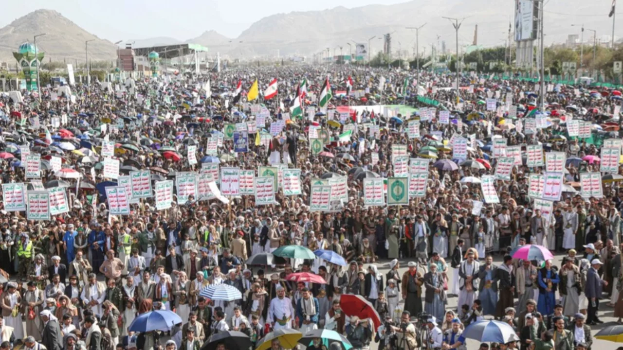 Yemen'de on binler Filistin ve Lübnan'a destek gösterisi düzenledi