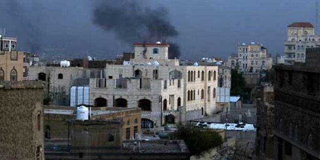 Yemen'de üç cami kana bulandı