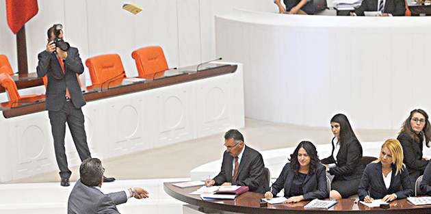 Yemin töreninde CHP’den provokasyon