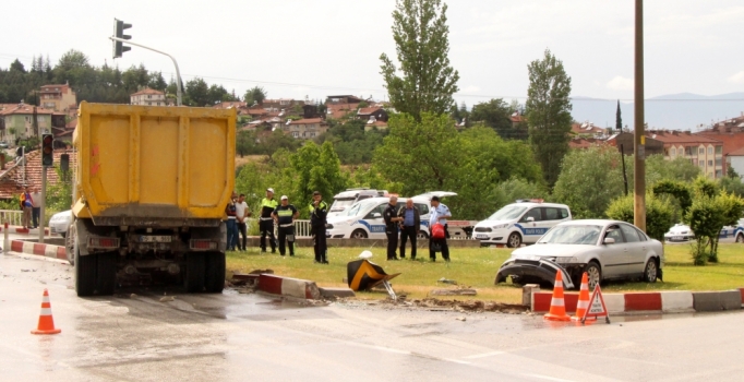 Yemin törenine giden aile kaza yaptı: 1'i çocuk 5 yaralı