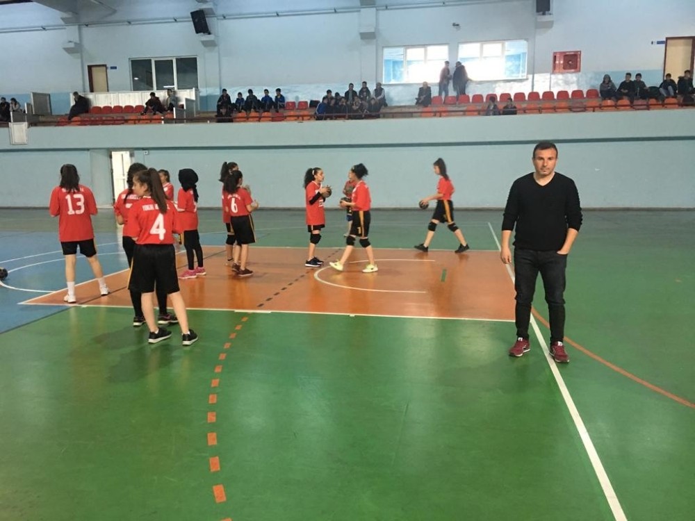 Yemliha Şehit Yunus Uygun Ortaokulu Henbol’da Şampiyon Oldu 