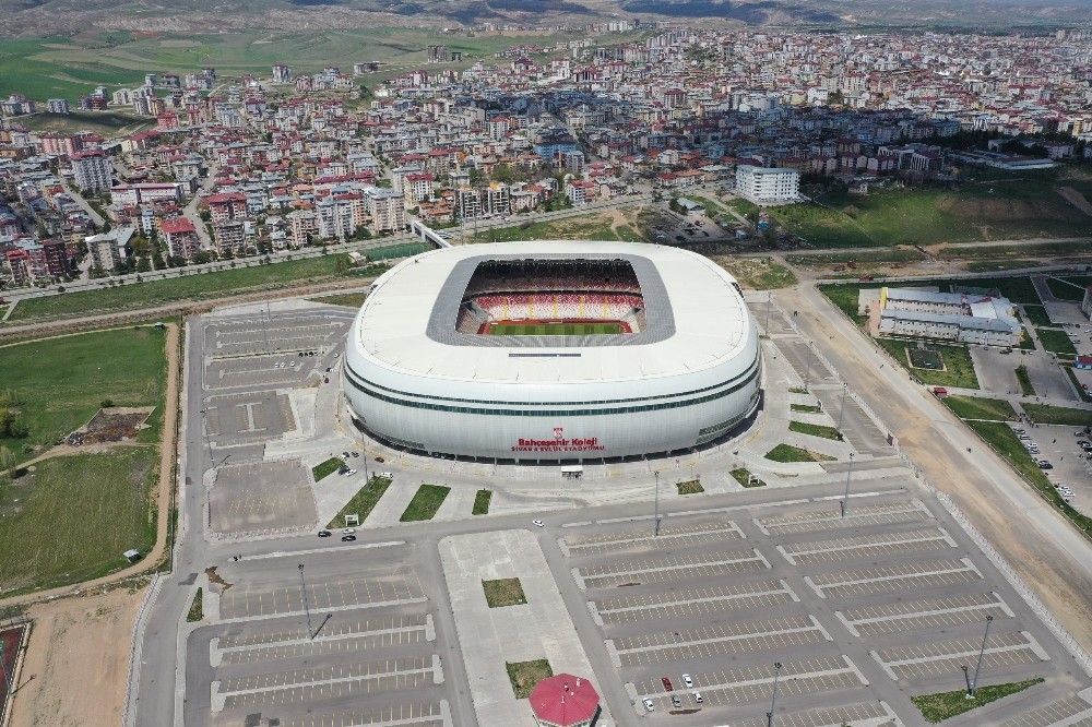 Yeni 4 Eylül Stadyumu finale hazırlanıyor 