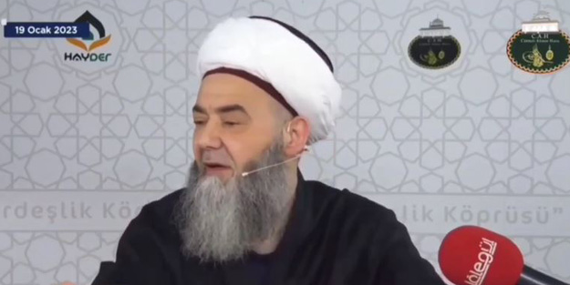 Yeni Akit H.K.G. davasında gerçekleri ortaya çıkardı! Cübbeli Ahmet Hoca 'sohbet niteliğinde' diyerek haberi cemaate okudu