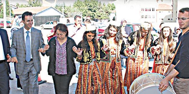 Yeni atanan öğretmenler coşkuyla karşılandı