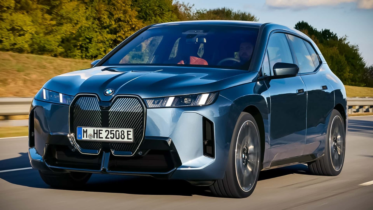Yeni BMW iX Türkiye’de: Fiyatlar 6.4 milyon TL’den başlıyor!
