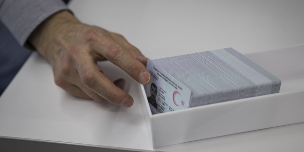 Yeni çipli kimlik kartlarının dağıtımı başlıyor!