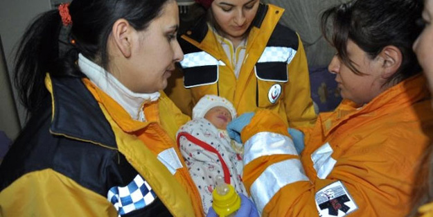Yeni doğan bebeği ölüme terk ettiler