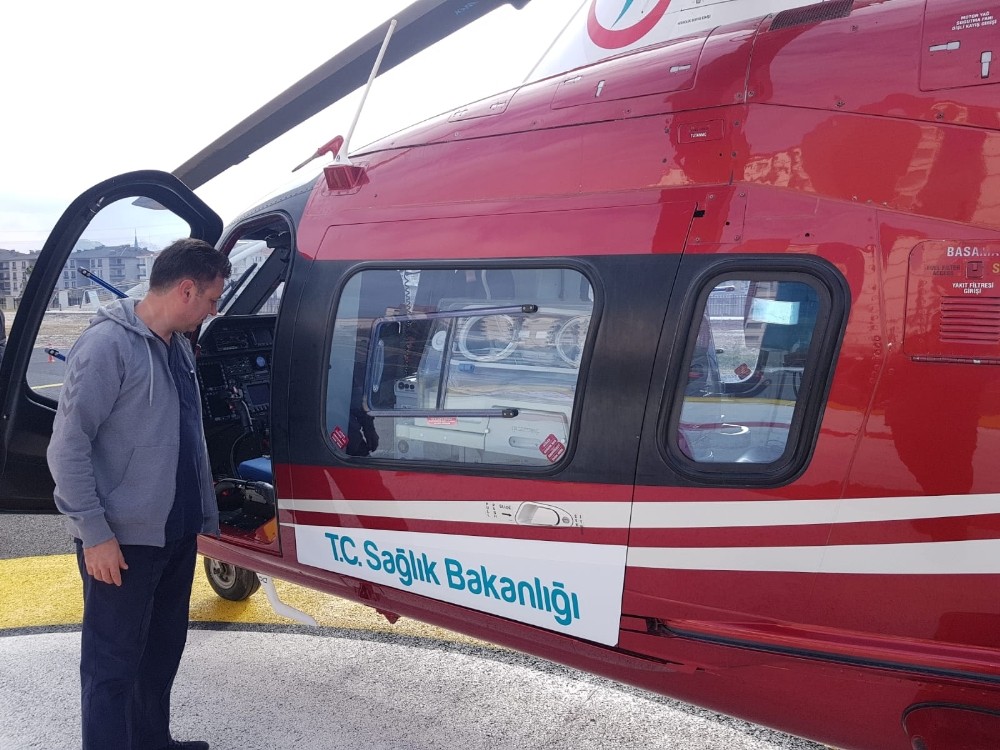 Yeni doğan bebeğin imdadına Helikopter Ambulans yetişti 