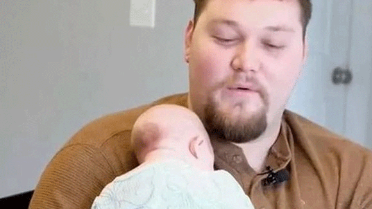 Yeni doğan bebek doktorları şoka uğrattı! Baba hemen odaya çağırıldı!