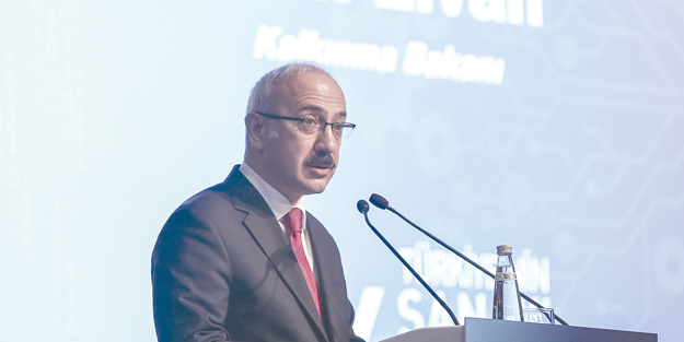 Yeni eğitim programları tasarlamayı başarmalıyız