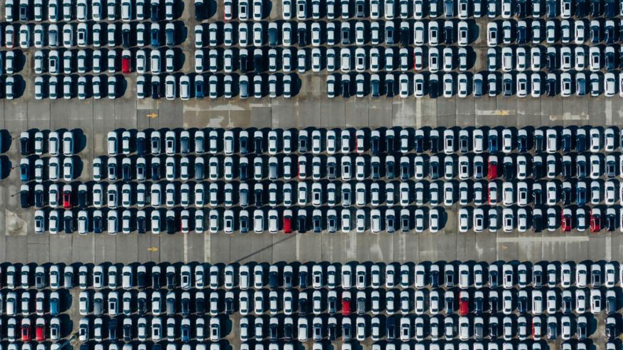 Yeni gümrük düzenlemesi ezberleri bozdu! Kimi otomobile indirim kimine zam kapıda