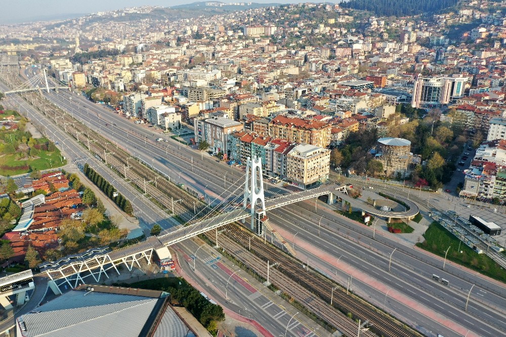 Yeni güne uyanan Kocaeli’de sokaklar sessizliğe büründü 