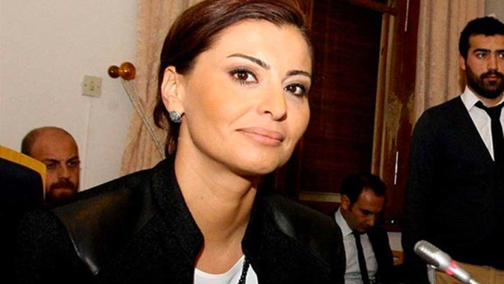 Yeni işi herkesi şaşırtmıştı! Hande Fırat'tan flaş açıklama geldi
