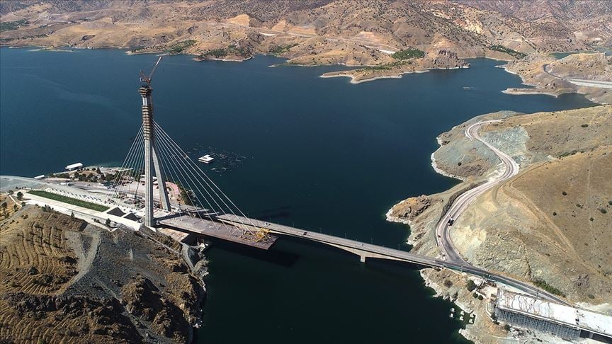 Yeni Kömürhan Köprüsü'nün tamamlanmasına 198 metre kaldı
