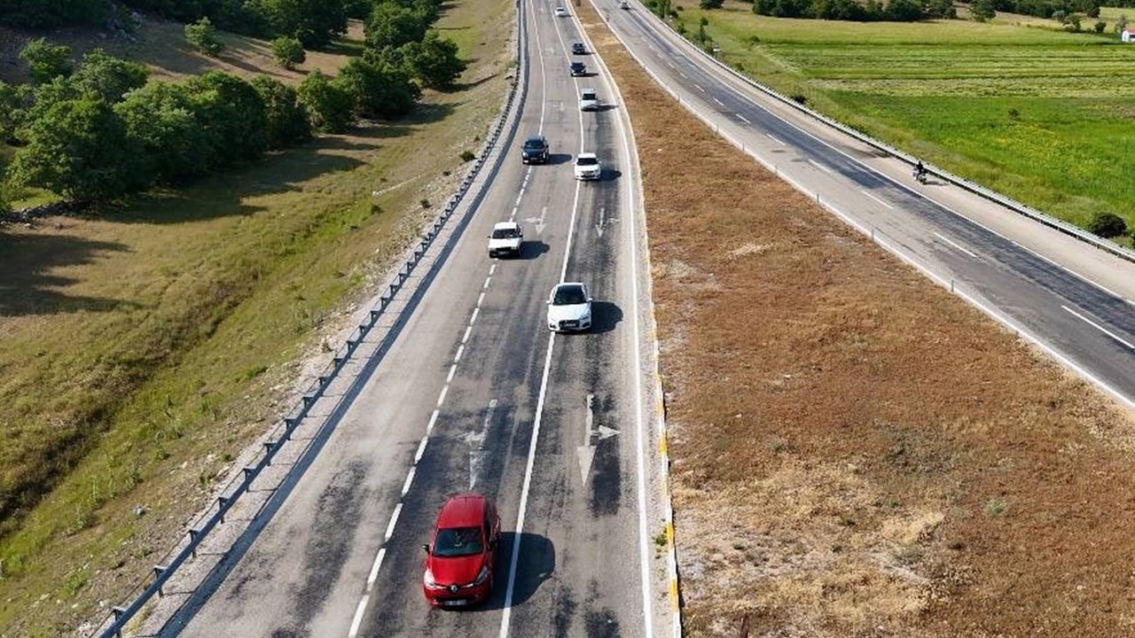 Yeni Konya-Antalya Karayolu’nda bayram dönüşü yoğunluğu her iki yönde de etkili