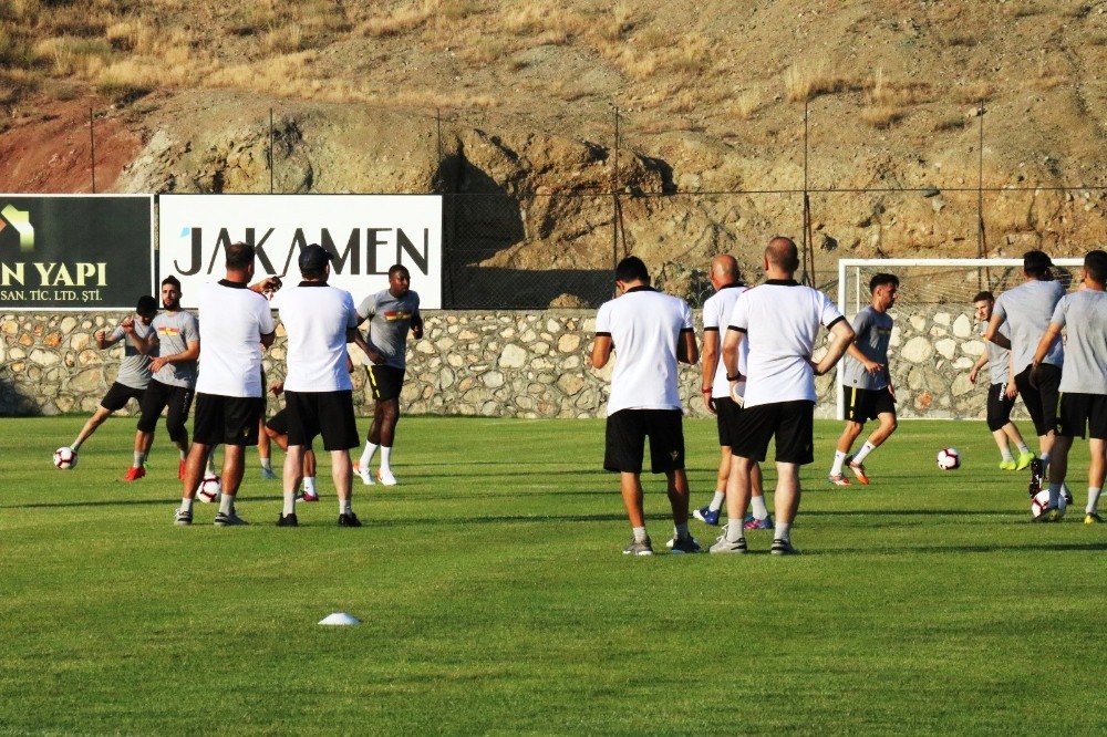 Yeni Malatyaspor ilk antrenmanını yaptı 