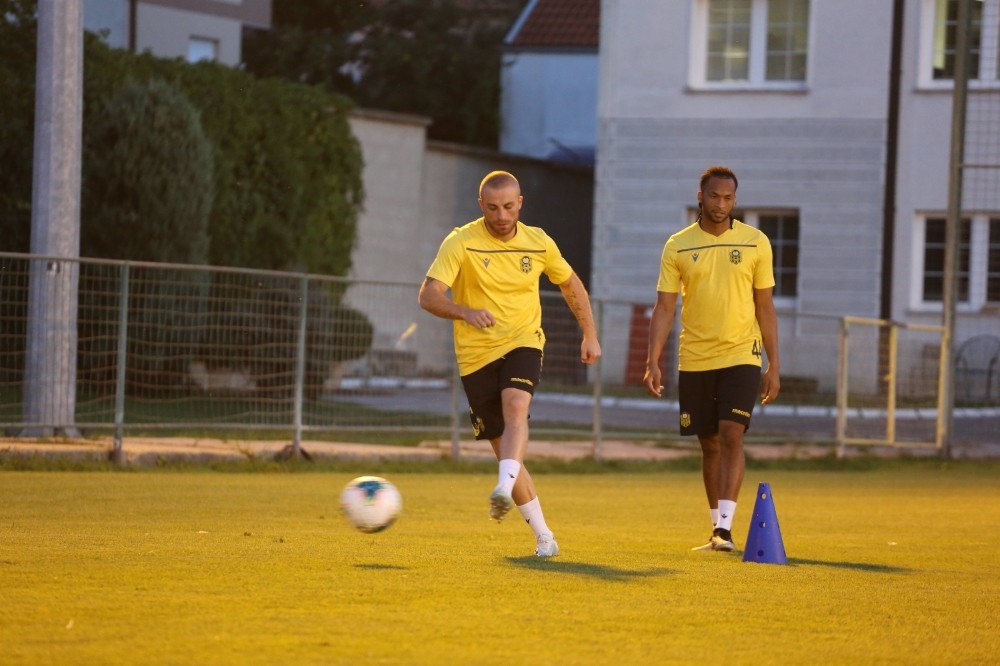 Yeni Malatyaspor, Partizan maçının taktiğini çalıştı 