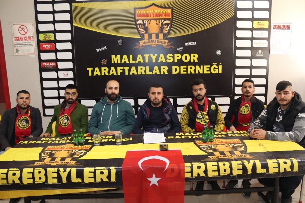 Yeni Malatyaspor taraftarından hakem tepkisi 