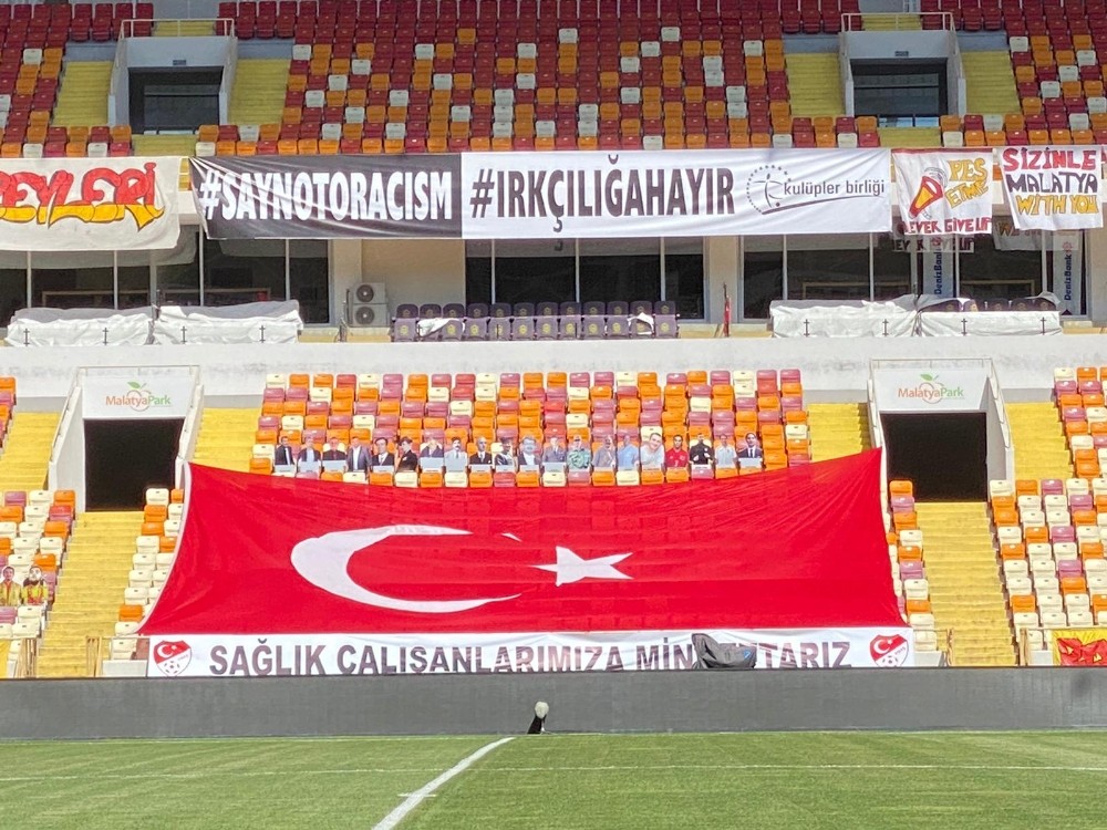 Yeni Malatyaspor, tribünleri ünlü isimlerle doldurdu 
