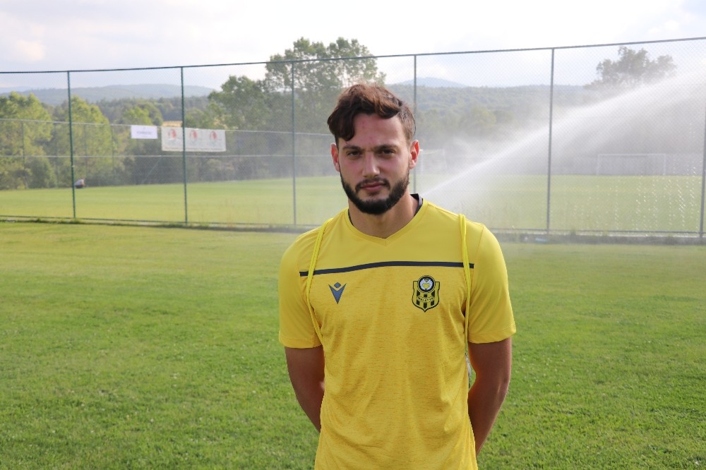 Yeni Malatyaspor’da genç futbolcu Özer Özdemir, Sergen Yalçın’ın gözüne girmeyi başardı 