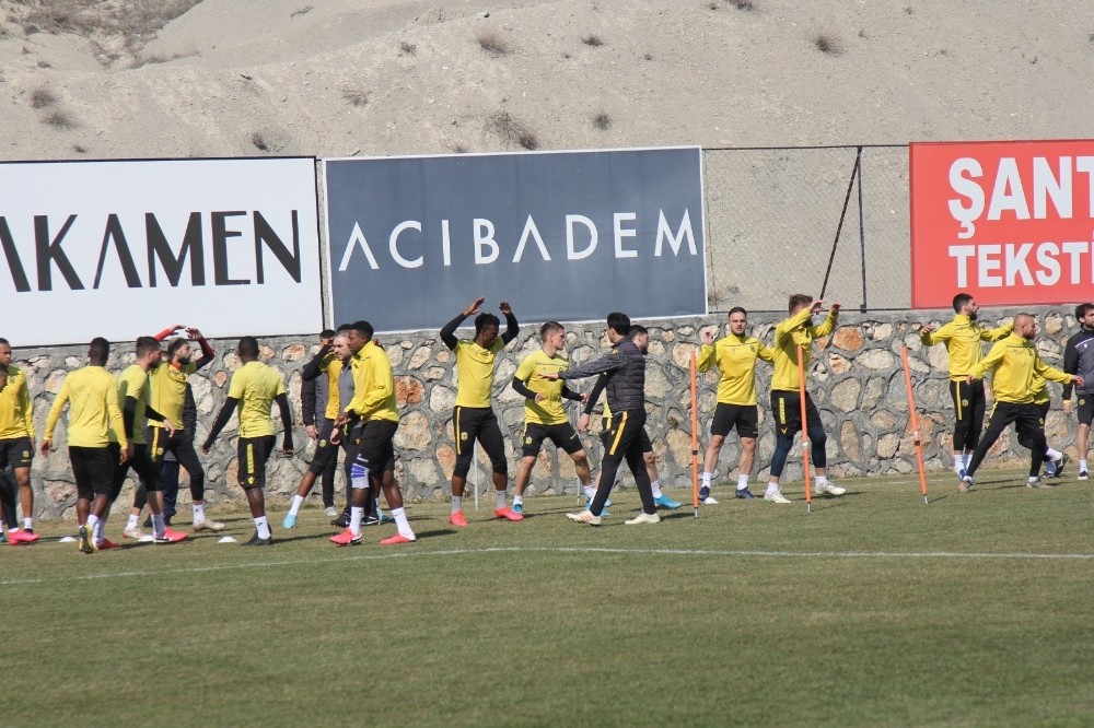 Yeni Malatyaspor’da Hikmet Karaman ilk antrenmanına çıktı 