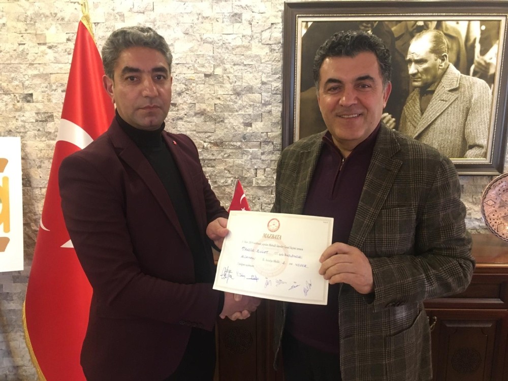 Yeni meclis üyesi Tahsin Bulut mazbatasını aldı 