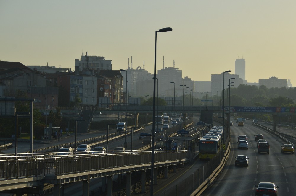 Yeni Normalin ikinci haftasında İstanbul’daki trafik yoğunluğu yüzde 27 ‘ye ulaştı 