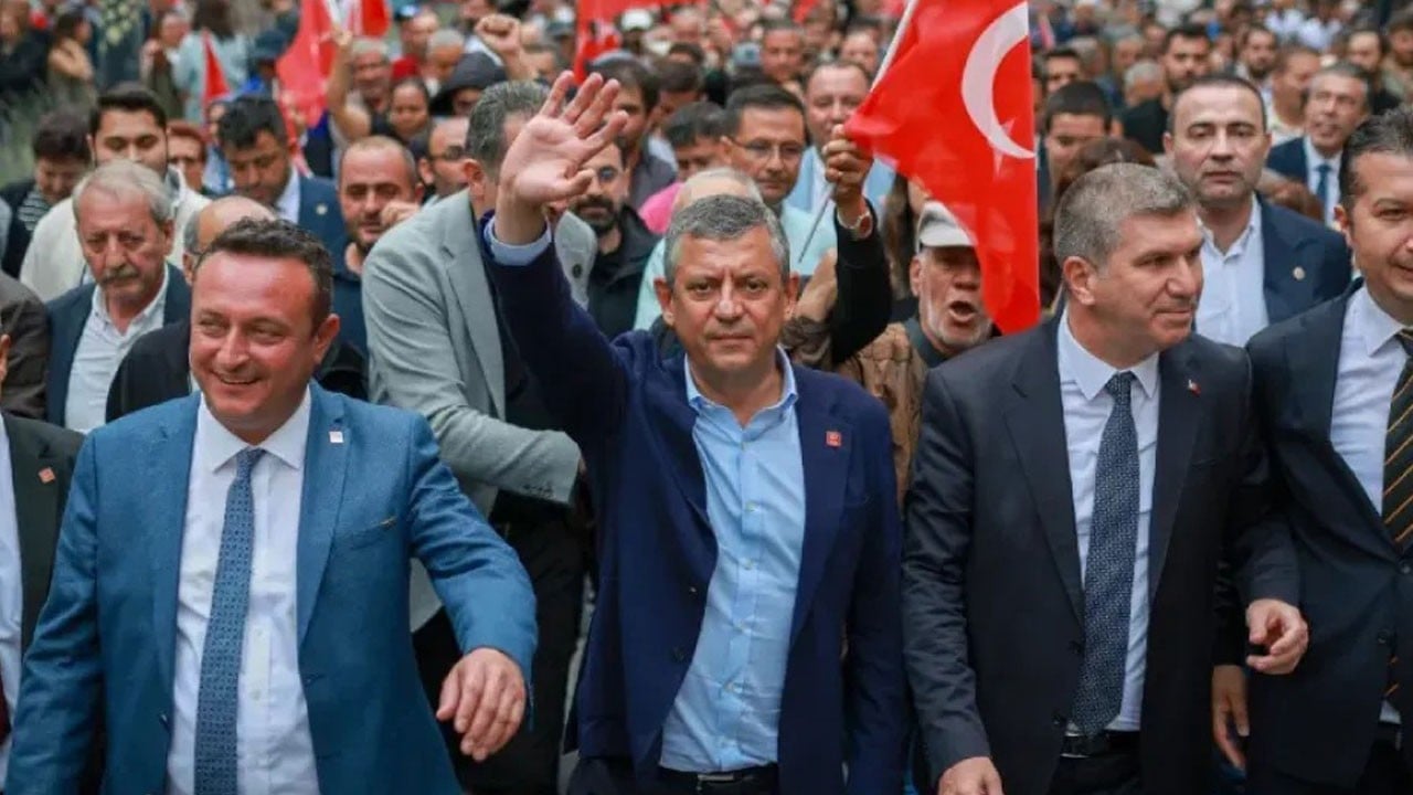 Yeni Parti takıyyeyle tekmeyle kuruldu! Parti yeni pislikler aynı