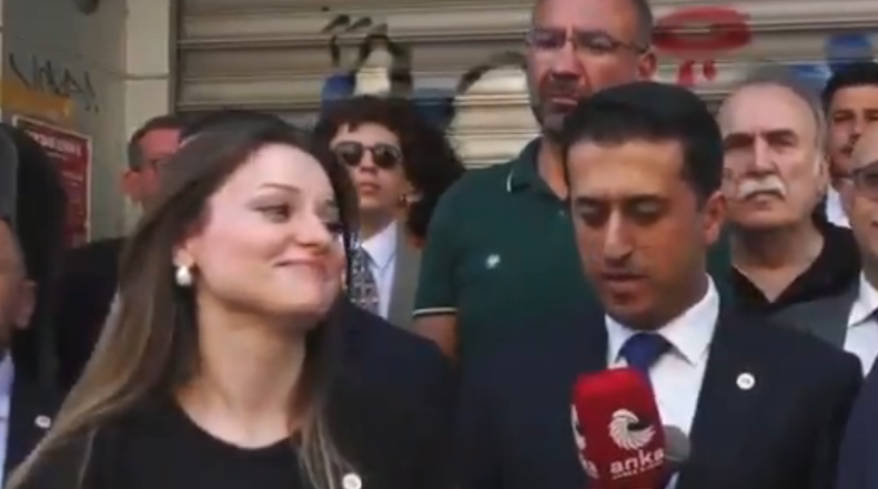 YENİ Parti'nin açılışında komedi tufanı! Kimi tuttuğunu şaşıran ilçe başkanı neye hizmet ettiğini ifşa etti!