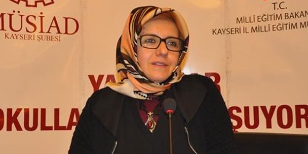 Yeni Şafak yazarı 'Muhafazakar kadınlar'ı eleştirdi