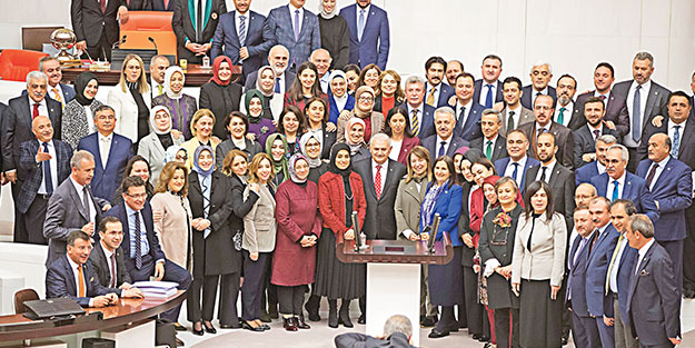 Yeni sistemin ilk bütçe maratonu tamamlandı! Trilyonluk bütçeye meclis onayı