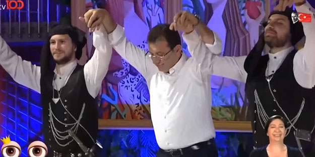 Yeni sürüm Ekrem sahnede! Horon teptirip gönderdiler