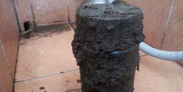 Yeni taşındığı evin bahçesinden bakın ne çıktı!