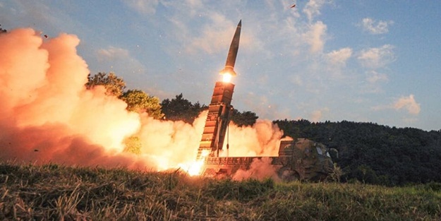 Yeni tip balistik füze denemesi yaptılar! Biri başarısız oldu