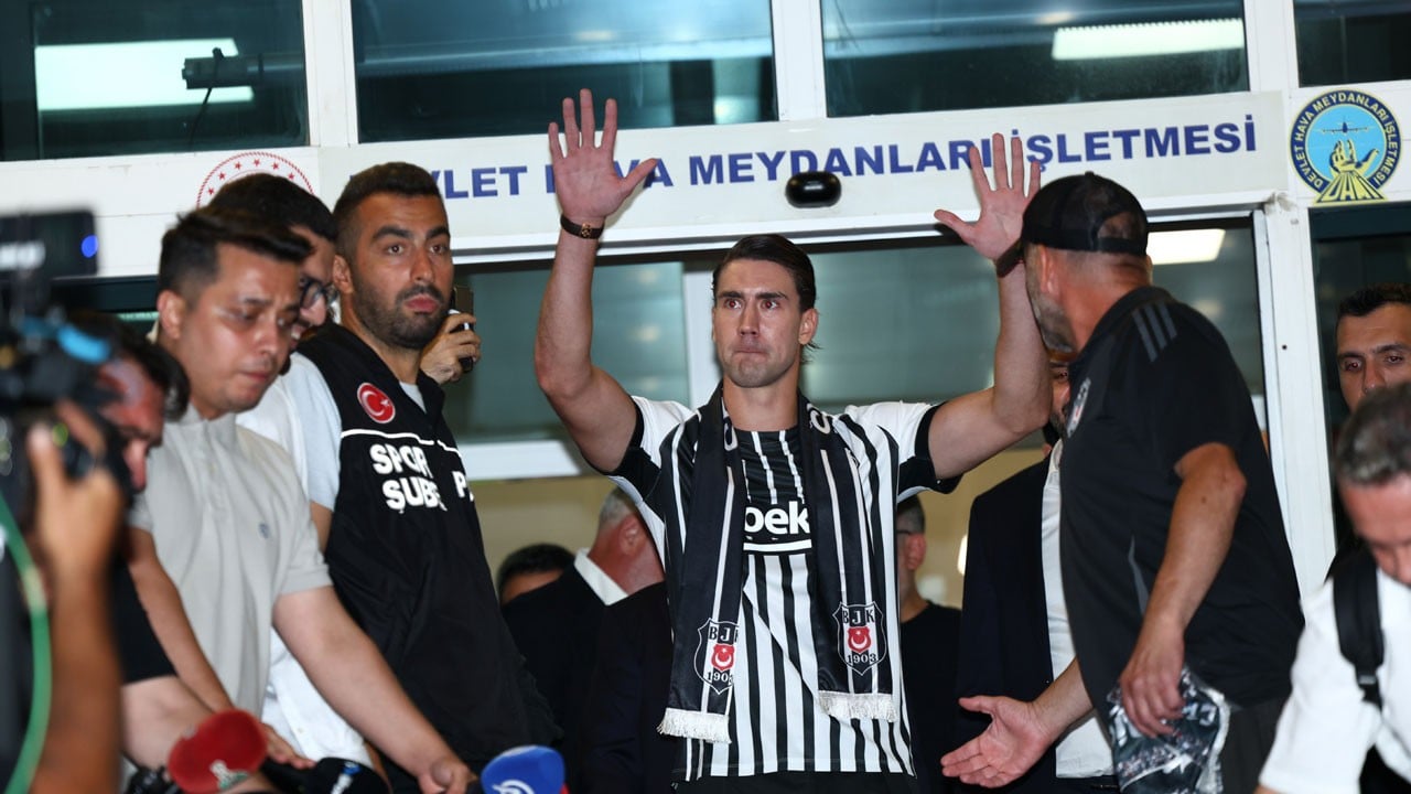 Yeni transfer İstanbul’a indi! İşte Dusan Vlahovic’in ilk sözleri