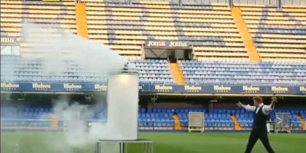 Villarreal yeni transferi böyle tanıttı! Futbol tarihinde bir ilk